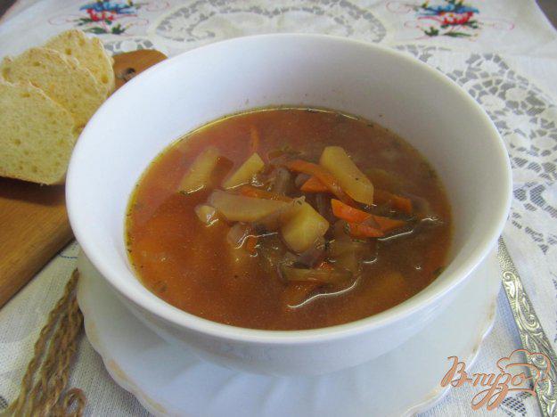 фото рецепта: Свекольный суп с соленым огурцом