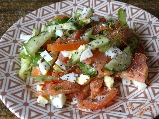 фото рецепта: Салат с подкопченой семгой и овощами