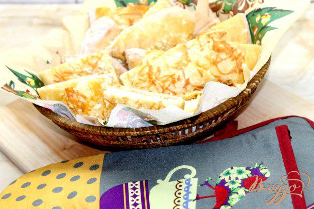фото рецепта: Хачапури с брынзой и российским сыром