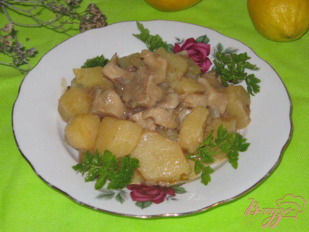 фото рецепта: Вешенки запеченные с картофелем в горшочке