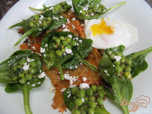 фото рецепта: Решти с салатом и яйцом пашот