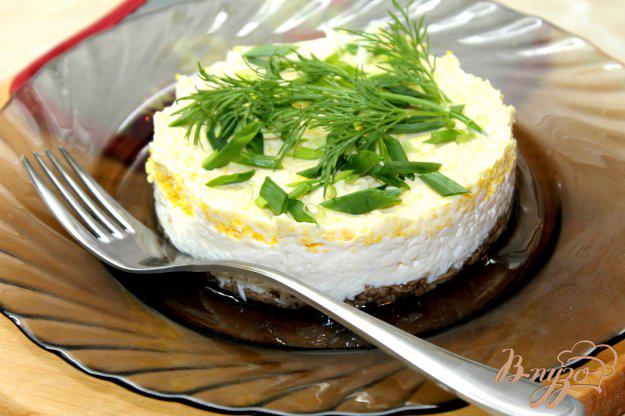 фото рецепта: Салат с консервированным тунцом и плавленным сыром