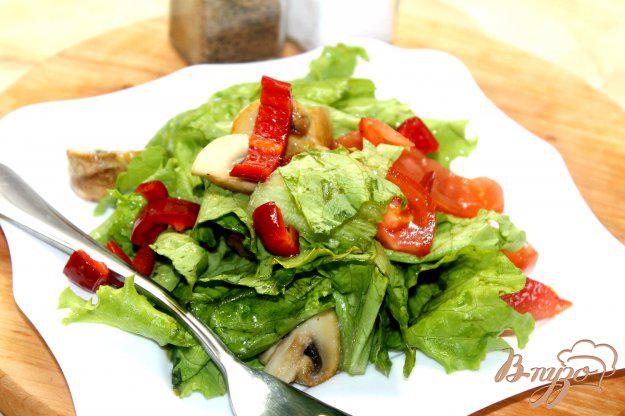 фото рецепта: Салат с жаренными шампиньонами и овощами