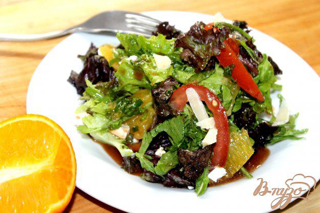 фото рецепта: Свежий салат с апельсином и печенью