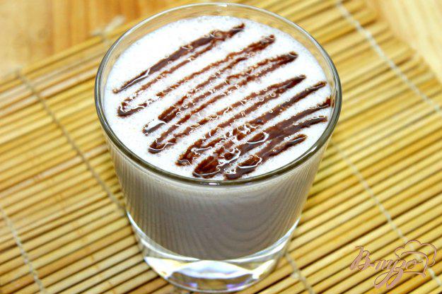 фото рецепта: Шоколадный молочный коктейль с бананом