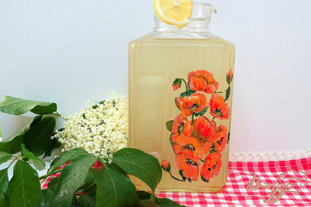 фото рецепта: Лимонад с соцветиями бузины