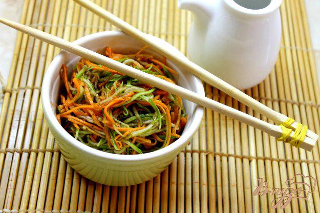 фото рецепта: Морковь по - корейски с кабачками