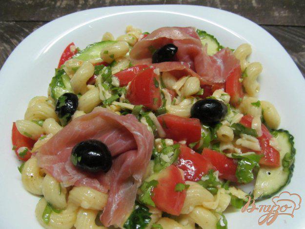 фото рецепта: Средиземноморский салат с пастой
