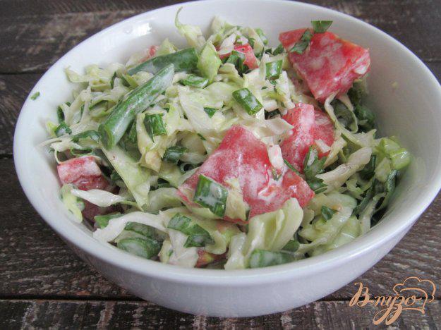 фото рецепта: Капустный салат с помидором и стручковой фасолью