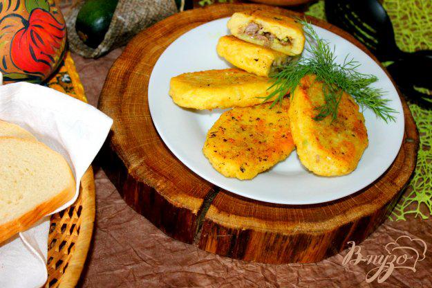 фото рецепта: Картофельные зразы с мясом и кабачком