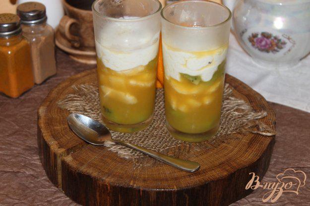 фото рецепта: Апельсиново - йогуртовое желе с фруктами