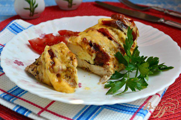 фото рецепта: Куриное филе с брынзой и вялеными помидорами на пару