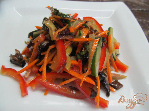 фото рецепта: Турецкий салат из овощей с грибами