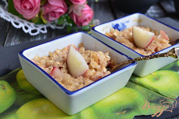 фото рецепта: Яблоки с медом и овсянкой в микроволновке