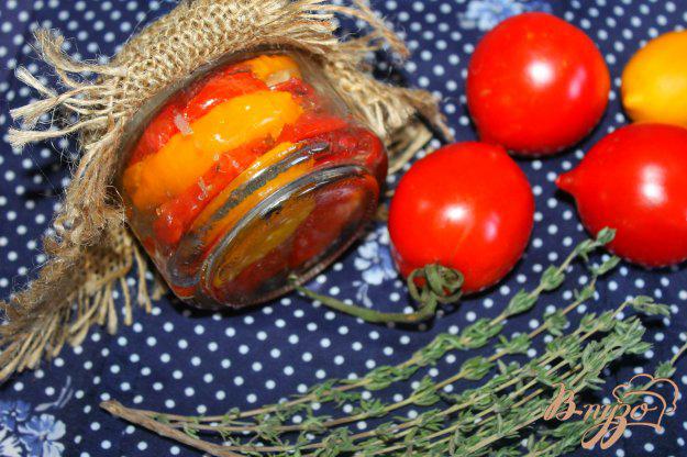 фото рецепта: Печеные помидоры с розмарином и тимьяном