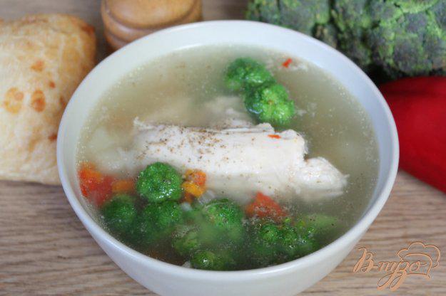 фото рецепта: Куриный суп с брокколи и перцем