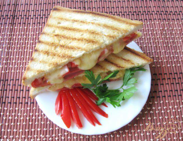 фото рецепта: Горячие бутерброды на сковороде-гриль