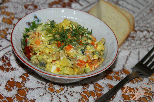 фото рецепта: Салат с маринованными грибами, картофелем, яйцом и огурцом
