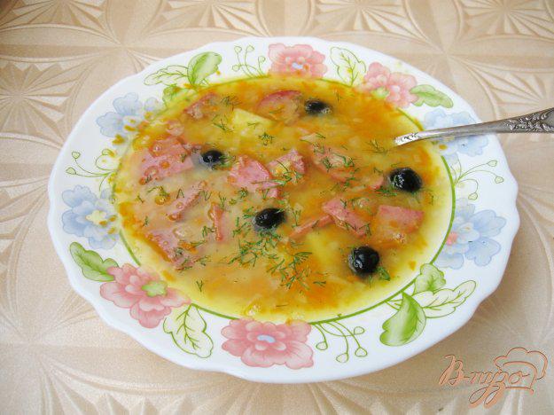 фото рецепта: Гороховый суп с сервелатом и маслинами
