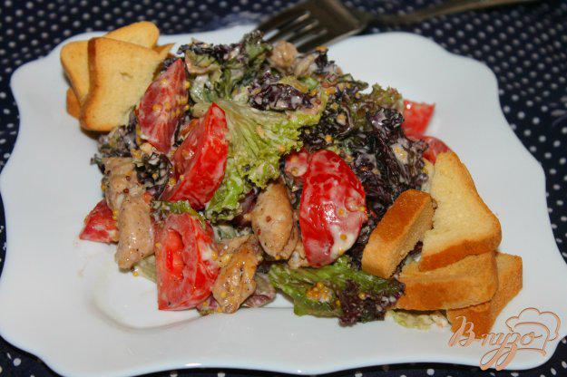 фото рецепта: Салат с курицей, сухариками и грецкими орехами