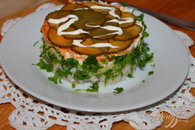 фото рецепта: Слоеный салат с маринованной рыбой и картофелем