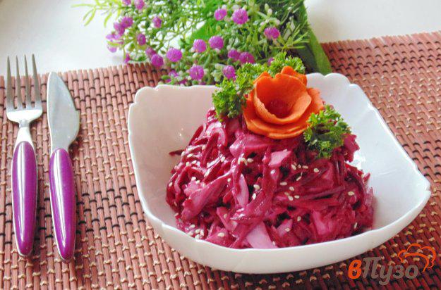 фото рецепта: Свекольный салат с сельдью и яйцом