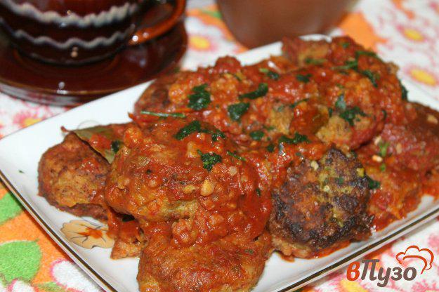фото рецепта: Мясные котлетки с рисом и овощами в томатном соусе