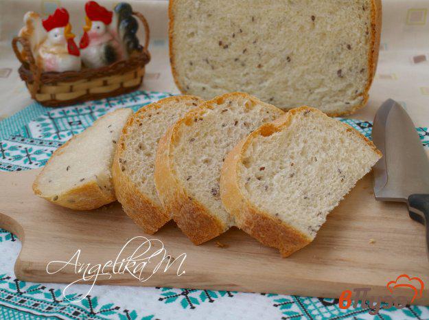 фото рецепта: Молочный хлеб с семенами льна в хлебопечке