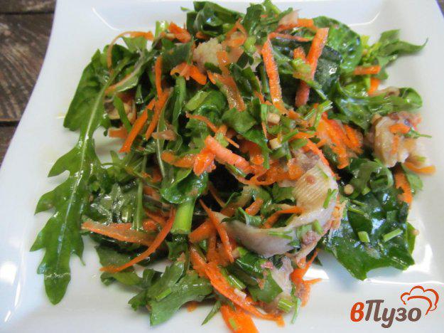 фото рецепта: Салат из зелени с рыбой