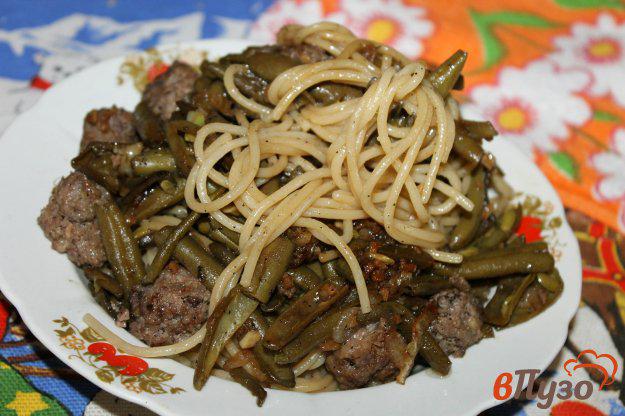 фото рецепта: Спагетти с фрикадельками и спаржевой фасолью в соевом соусе