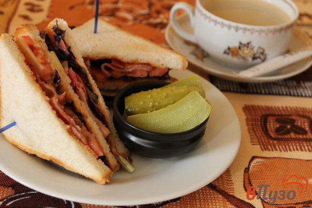 фото рецепта: Клубный сэндвич с жареным беконом