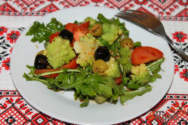 фото рецепта: Салат из цветной капусты и рукколы