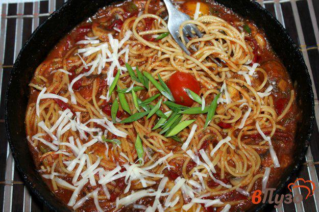 фото рецепта: Спагетти с овощами и грибами в томатно - имбирном соусе
