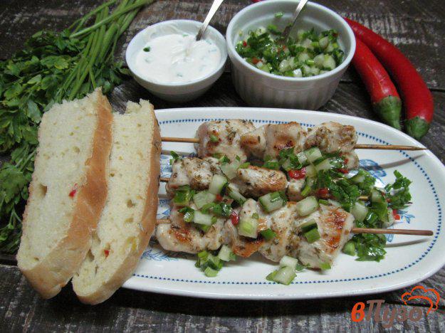 фото рецепта: Шашлык из курицы с салатом сальса