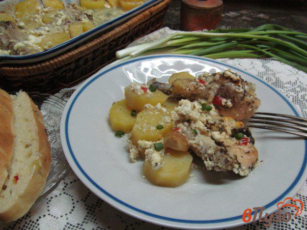 фото рецепта: Запеченная курица с картофелем в молоке с сыром фета
