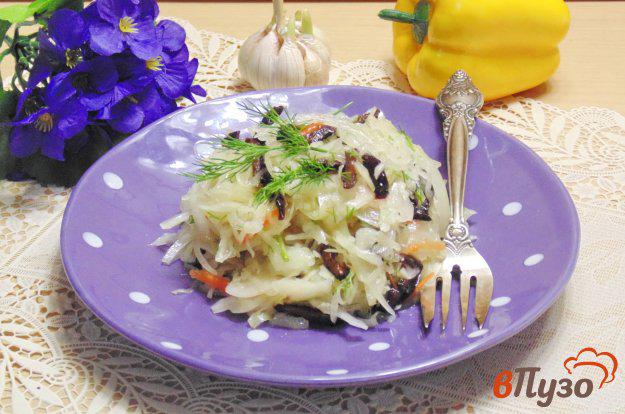 фото рецепта: Салат из квашеной капусты с черносливом