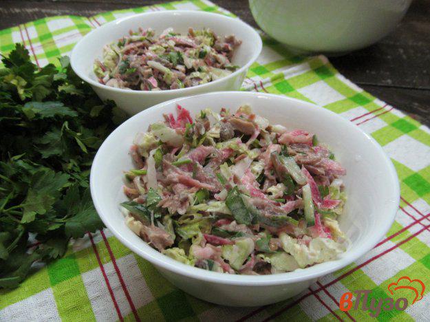 фото рецепта: Мясной салат с редькой и пекинской капустой