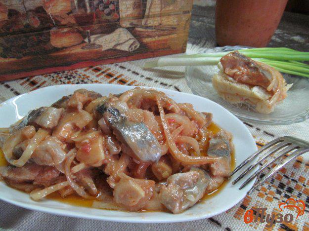 фото рецепта: Сельдь в маринаде с томатной пастой