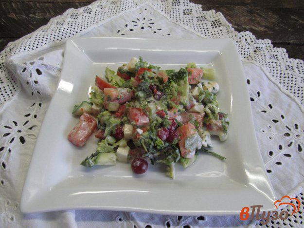 фото рецепта: Овощной салат с клюквой и брынзой
