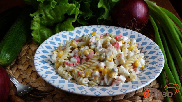 фото рецепта: Салат из крабовых палочек с макаронами