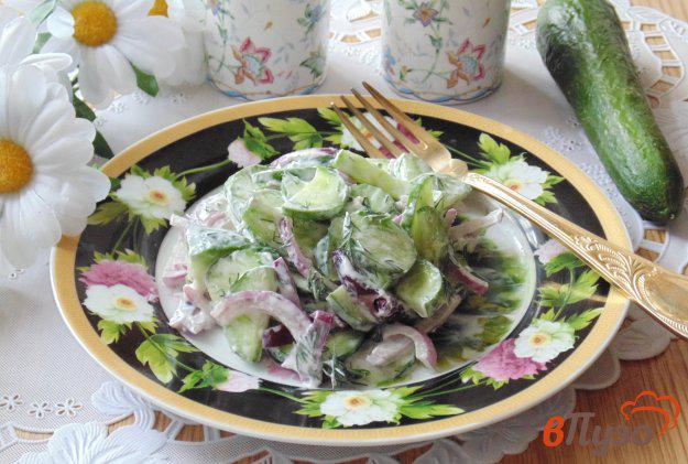 фото рецепта: Салат из огурцов и красного лука