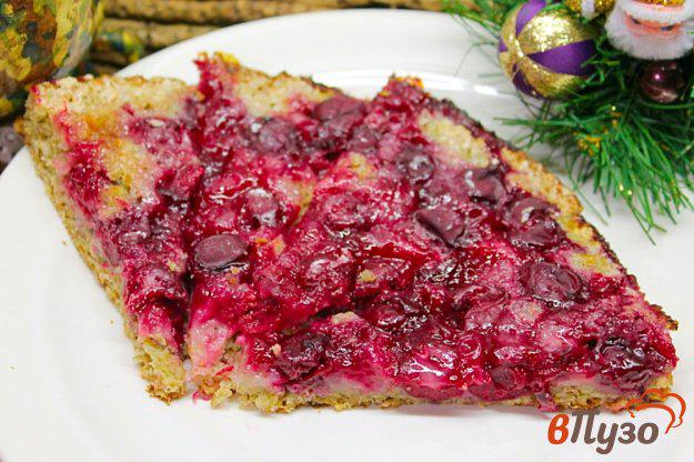 фото рецепта: Овсяный пирог с вишневой начинкой