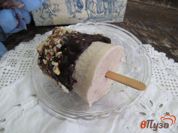 фото рецепта: Банановое мороженое в шоколаде и орехах