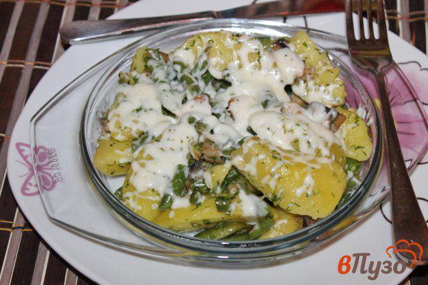 фото рецепта: Спаржевая фасоль с отварным картофелем и зеленью под сыром