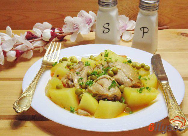 фото рецепта: Жаркое из курицы с картофелем и зеленым горошком