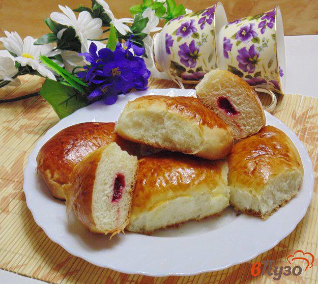 фото рецепта: Пирожки с вишневым джемом