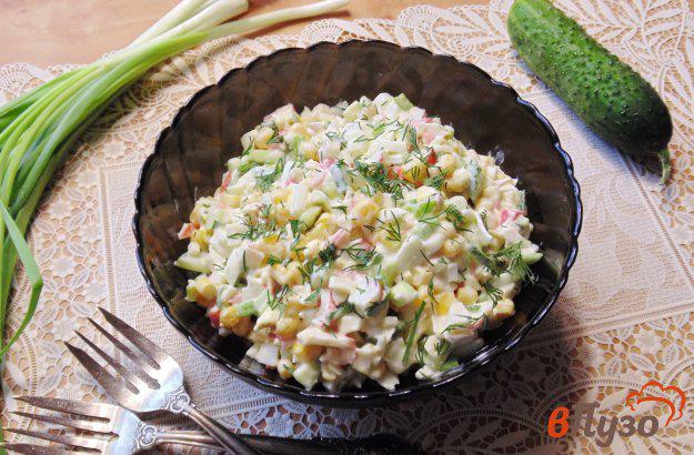 фото рецепта: Салат из крабовых палочек и огурцов