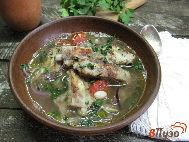 фото рецепта: Густой суп на ребрах с фасолью и помидором