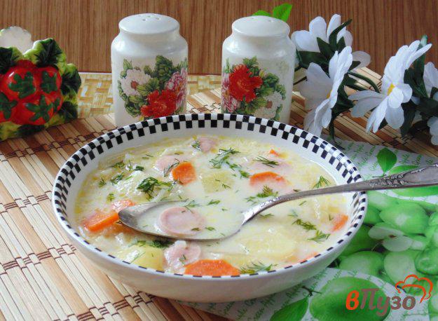 фото рецепта: Суп с плавленым сыром и сосисками