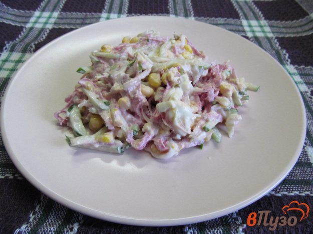 фото рецепта: Салат из редьки с яйцом огурцом и кукурузой